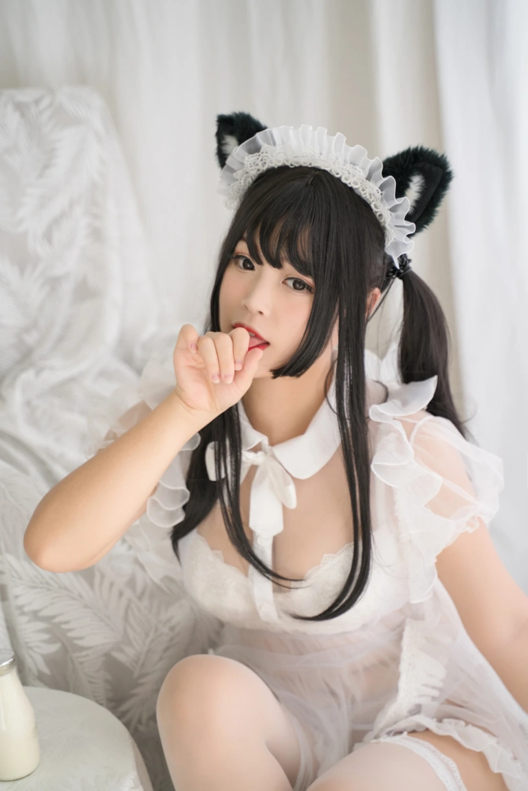 《白猫透明女仆》｜白烨 · 88张写真、8 个视频