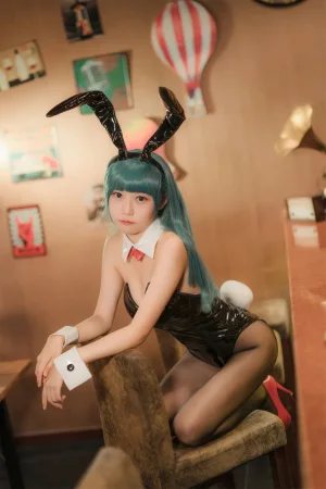 《七龙珠 布玛 兔女郎》｜香草喵露露 · 30张写真