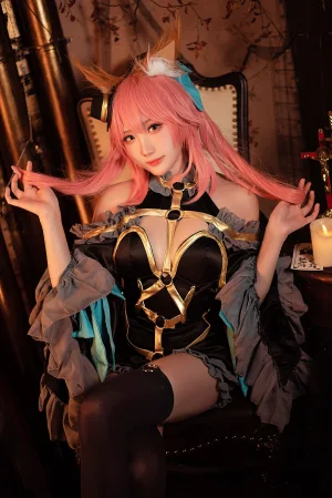《玉藻前 漆黑魔术服》｜瓜希酱 · 20张写真