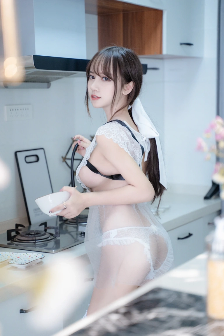 《厨娘》｜过期米线线喵 · 28张写真