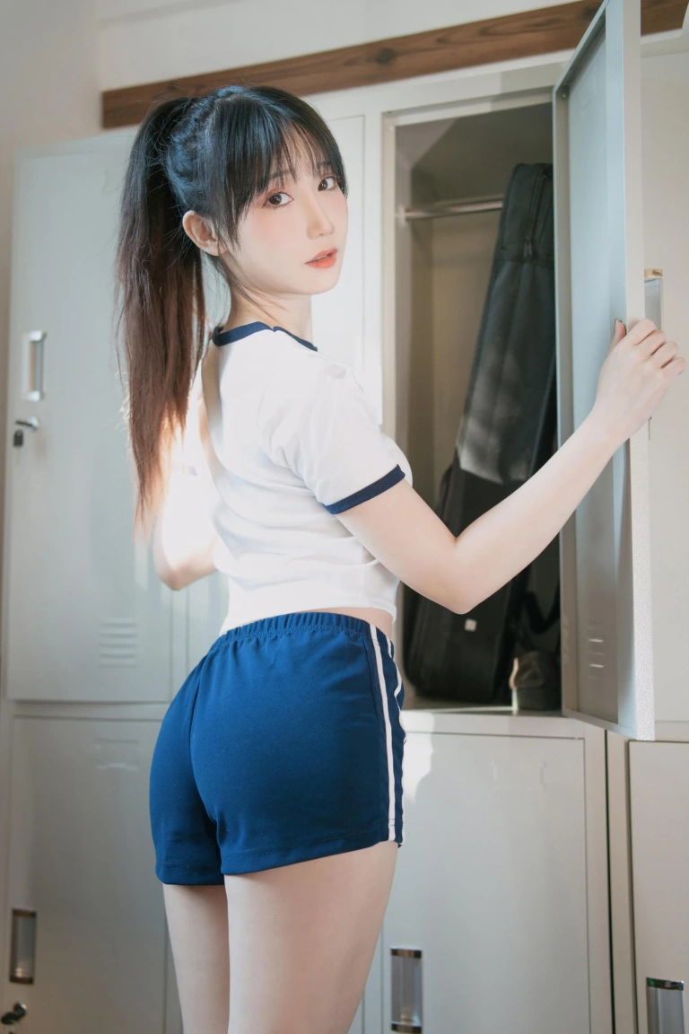 《体操服》｜焖焖碳 · 30张写真