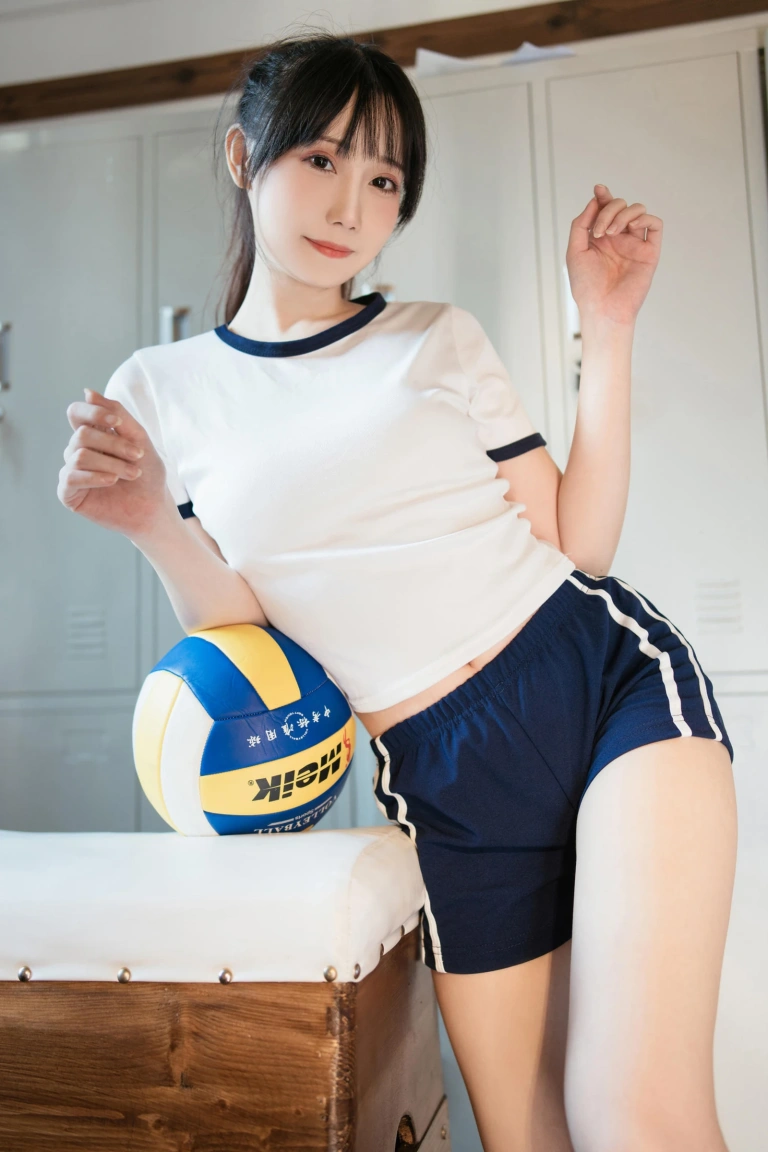 《体操服》｜焖焖碳 · 30张写真