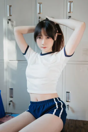 《体操服》｜焖焖碳 · 30张写真