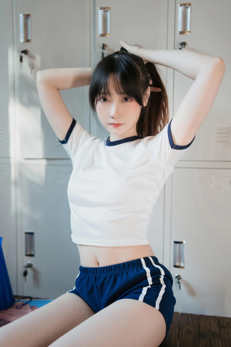 《体操服》｜焖焖碳 · 30张写真