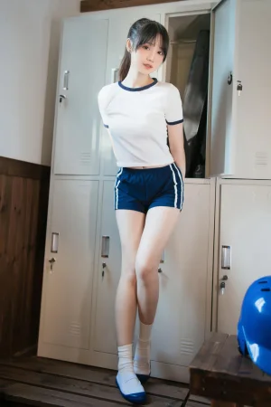 《体操服》｜焖焖碳 · 30张写真