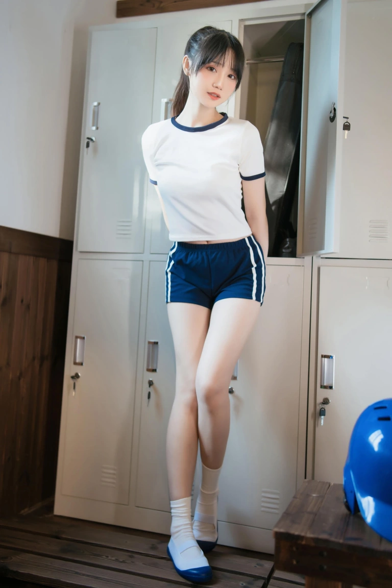 《体操服》｜焖焖碳 · 30张写真