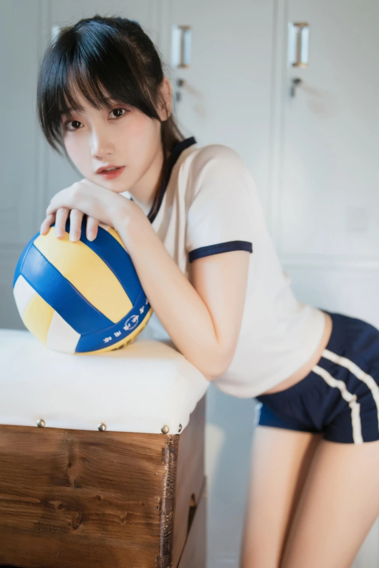 《体操服》｜焖焖碳 · 30张写真