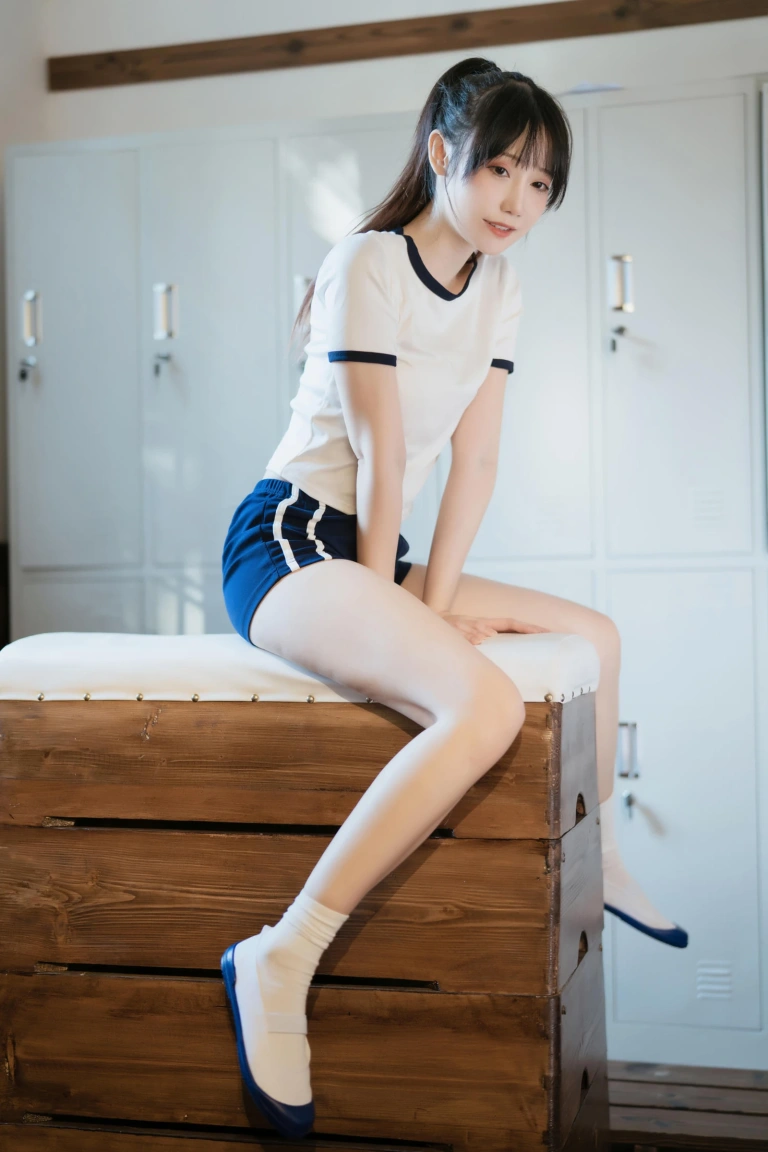 《体操服》｜焖焖碳 · 30张写真