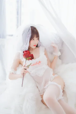 《轻纱 上》｜桜桃喵 · 33张写真