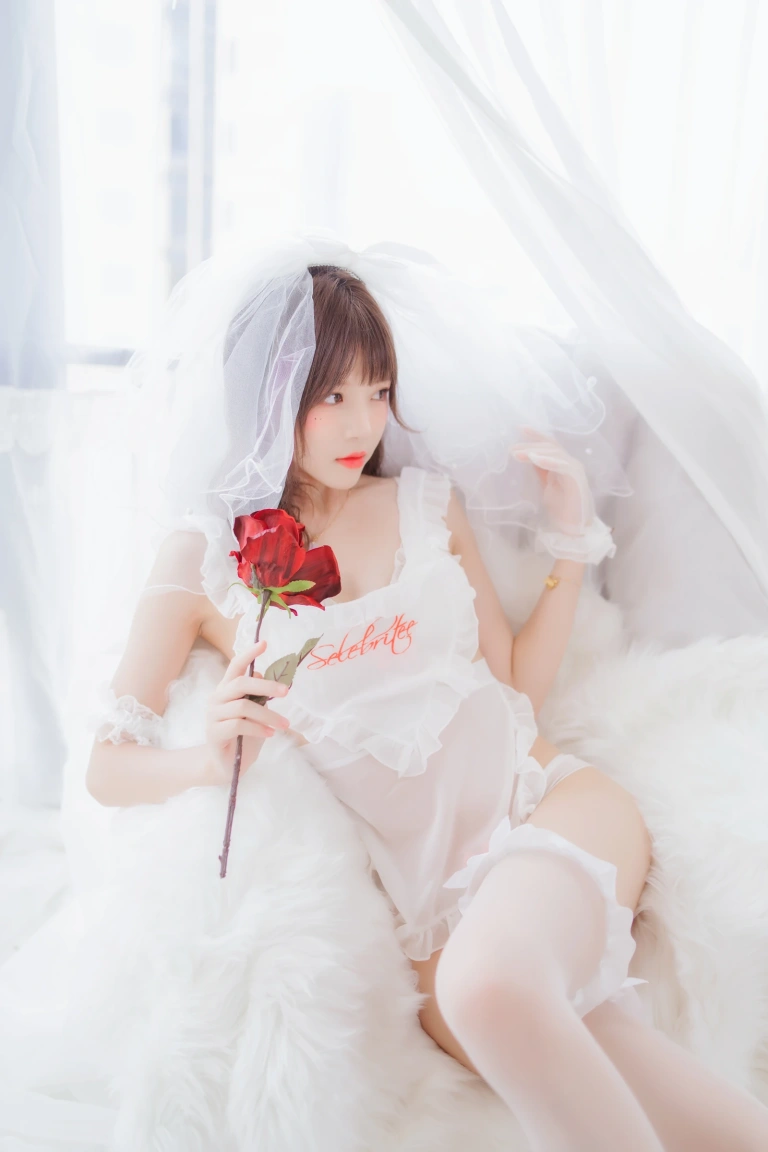 《轻纱 上》｜桜桃喵 · 33张写真