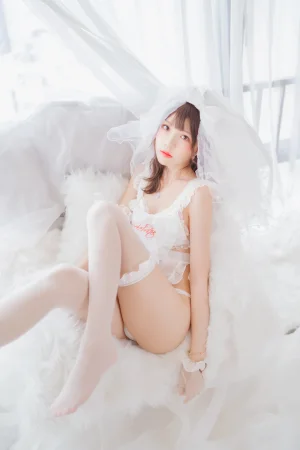 《轻纱 上》｜桜桃喵 · 33张写真