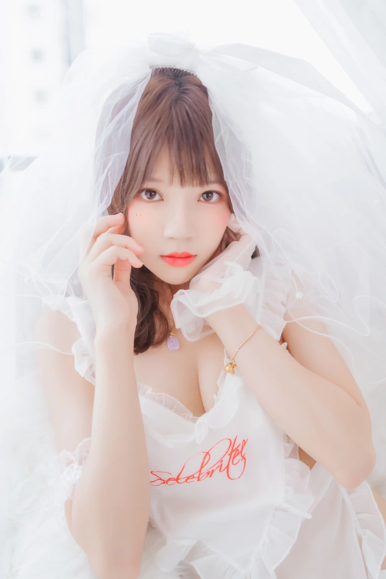 《轻纱 上》｜桜桃喵 · 33张写真