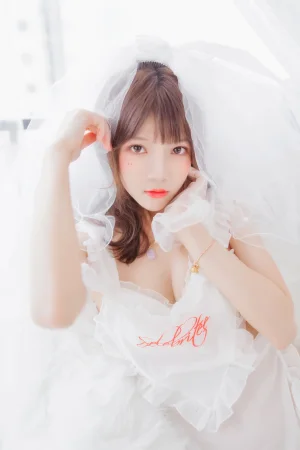 《轻纱 上》｜桜桃喵 · 33张写真