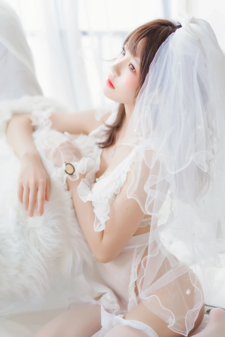 《轻纱 上》｜桜桃喵 · 33张写真