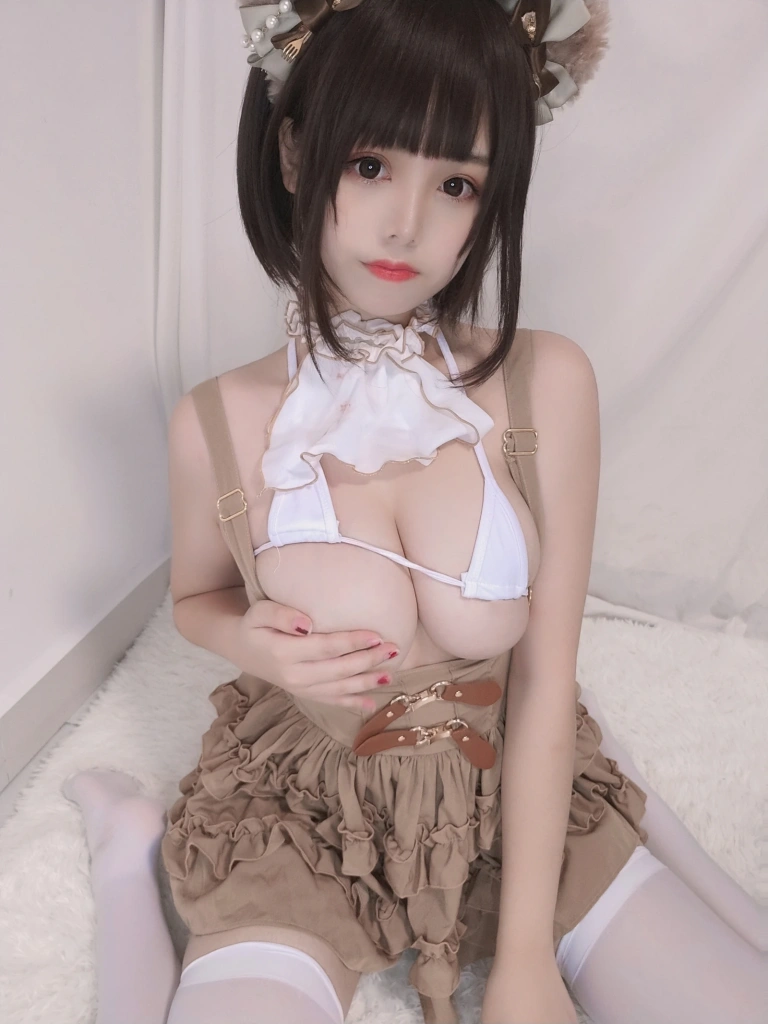 《小熊》｜蜜汁猫裘 · 52张写真、4 个视频