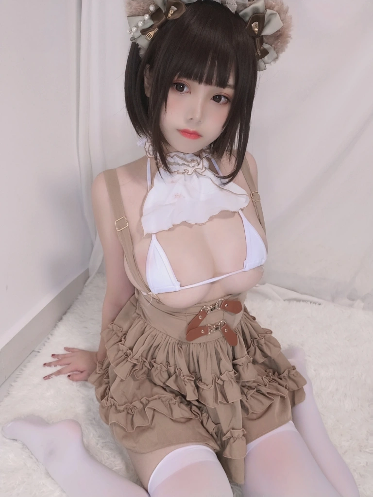 《小熊》｜蜜汁猫裘 · 52张写真、4 个视频