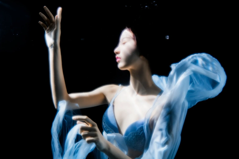 《清澈水下》｜木棉棉 · 59张写真