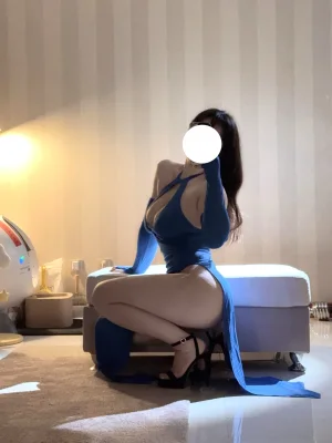 《蓝色旗袍》｜皮皮奶 · 17张写真、1 个视频