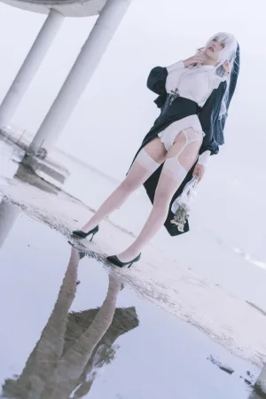 《精灵修女》｜阿半今天很开心 · 28张写真
