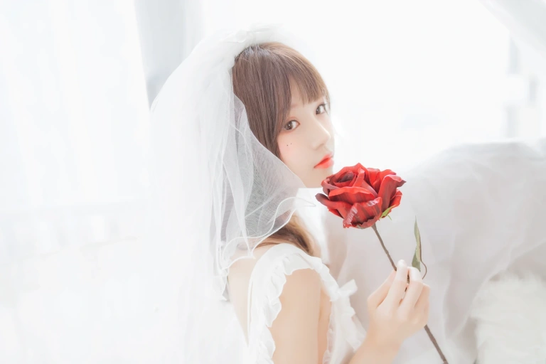 《轻纱 下》｜桜桃喵 · 34张写真