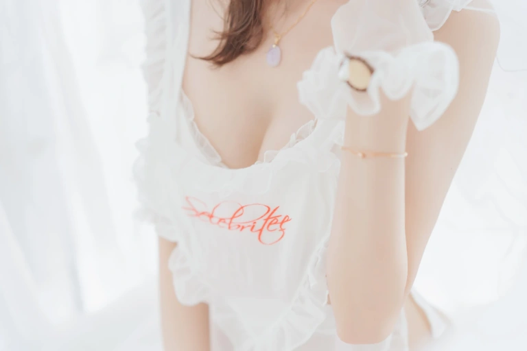 《轻纱 下》｜桜桃喵 · 34张写真