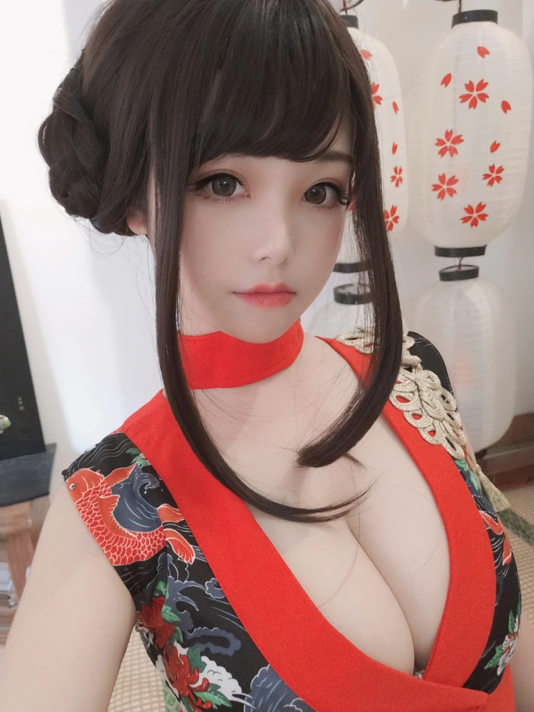 《红武士》｜蜜汁猫裘 · 40张写真