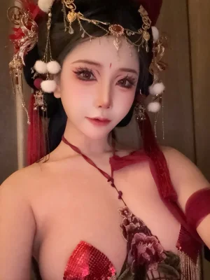 《红色小尾巴》｜抱走莫子 · 120张写真、25 个视频
