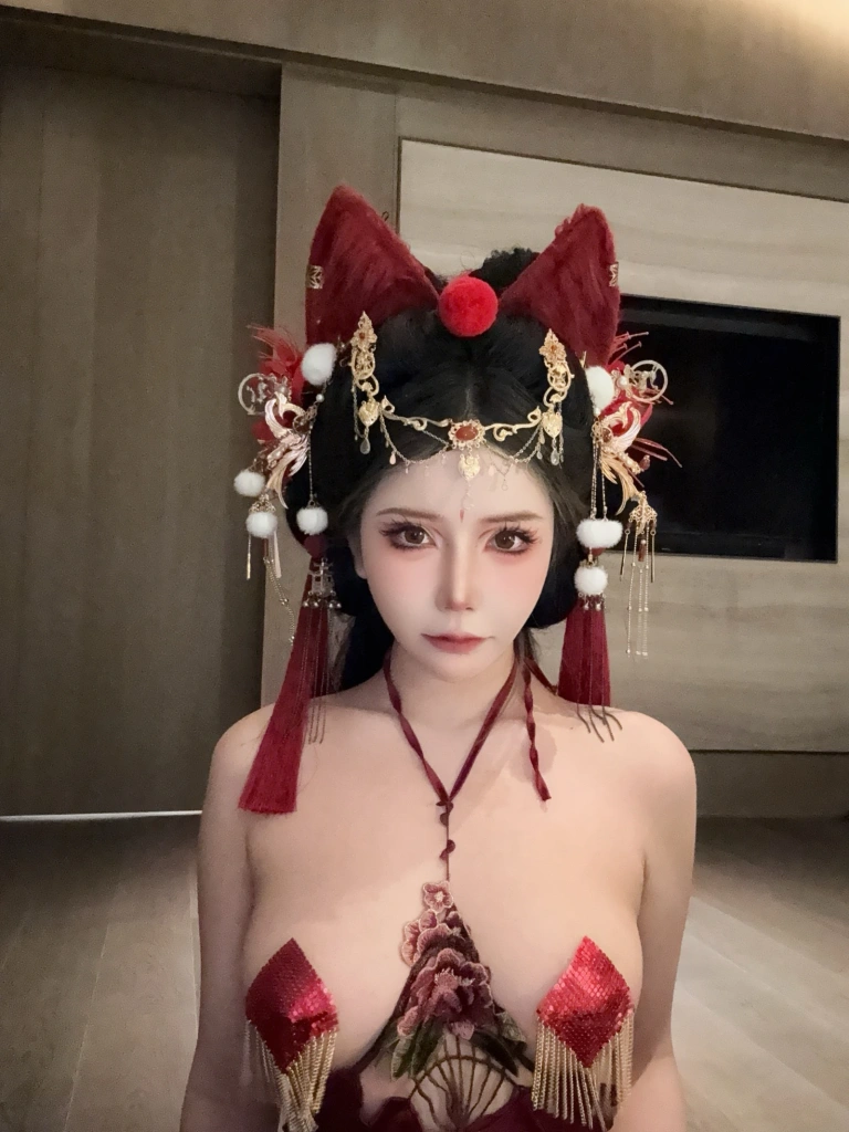 《红色小尾巴》｜抱走莫子 · 120张写真、25 个视频
