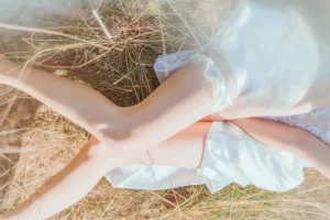 《冬眠 白裙上 原野上的浪漫》｜桜桃喵 · 51张写真
