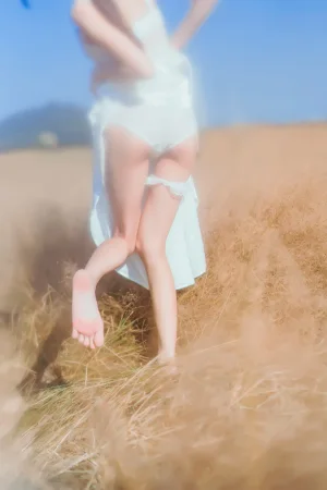 《冬眠 白裙上 原野上的浪漫》｜桜桃喵 · 51张写真
