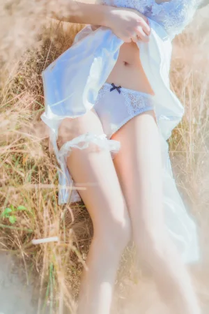 《冬眠 白裙上 原野上的浪漫》｜桜桃喵 · 51张写真