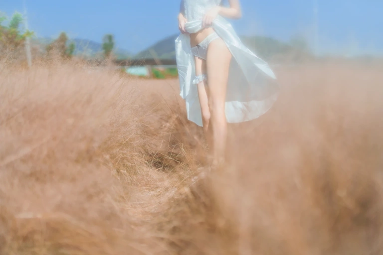 《冬眠 白裙上 原野上的浪漫》｜桜桃喵 · 51张写真