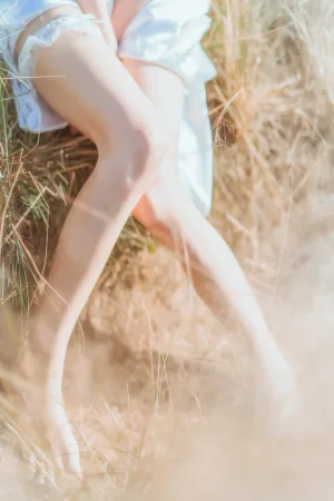《冬眠 白裙上 原野上的浪漫》｜桜桃喵 · 51张写真