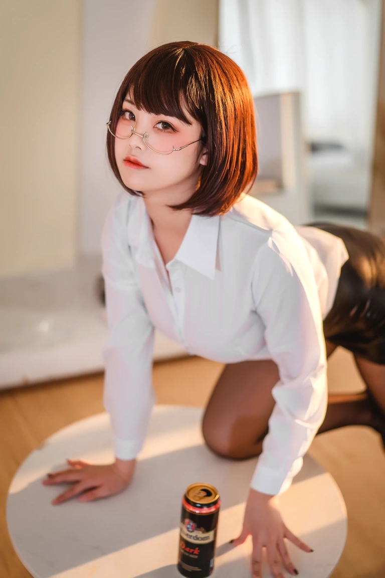《醉OL》｜蜜汁猫裘 · 52张写真