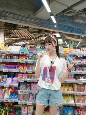 《智能型彼女T恤》｜木棉棉 · 22张写真