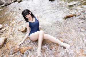 《小溪死库水》｜花铃 · 36张写真