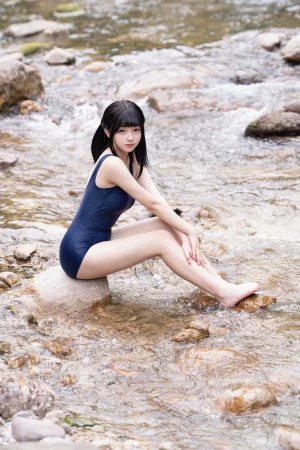 《小溪死库水》｜花铃 · 36张写真