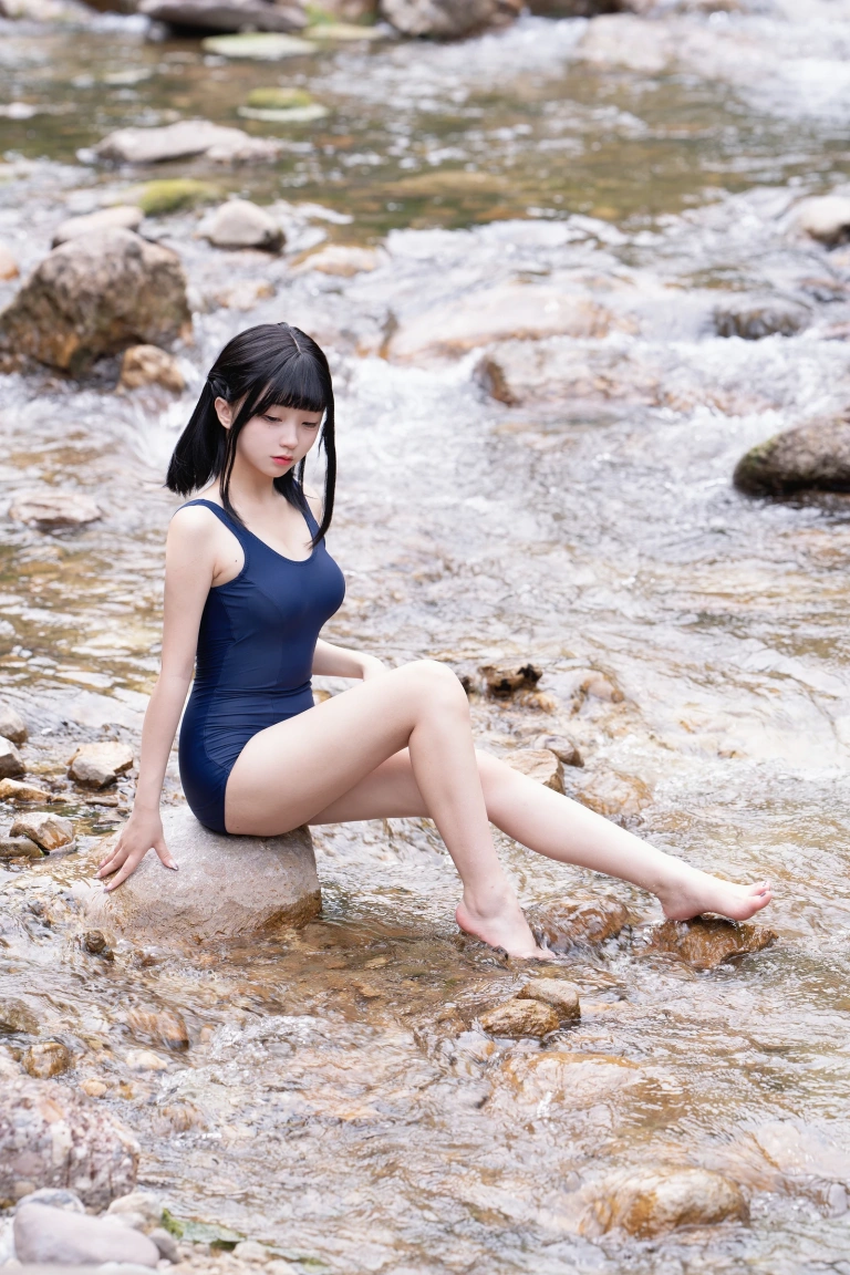 《小溪死库水》｜花铃 · 36张写真