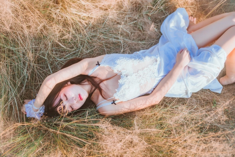 《冬眠 白裙下》｜桜桃喵 · 45张写真
