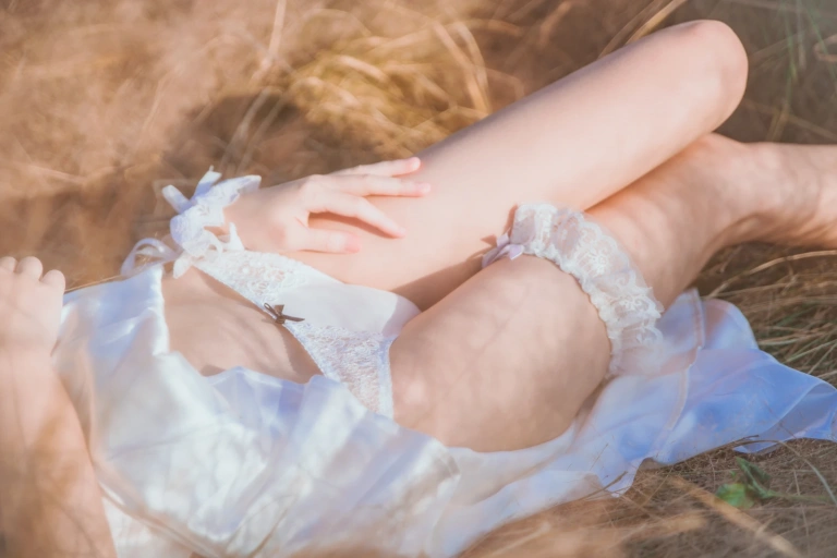 《冬眠 白裙下》｜桜桃喵 · 45张写真