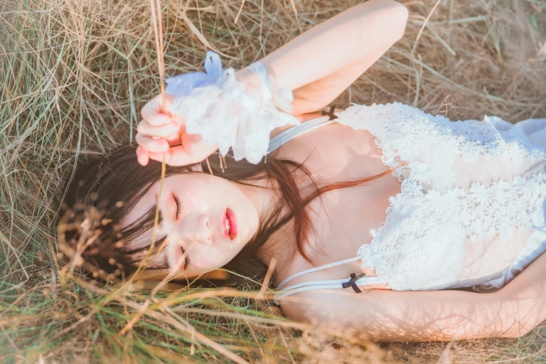 《冬眠 白裙下》｜桜桃喵 · 45张写真