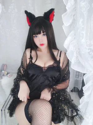 《黑系猫咪少女》｜白烨 · 62张写真、21 个视频