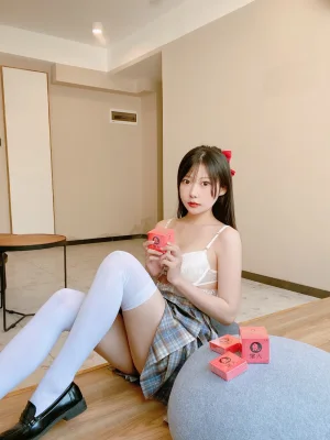 《大象JK格子裙》｜香草喵露露 · 30张写真