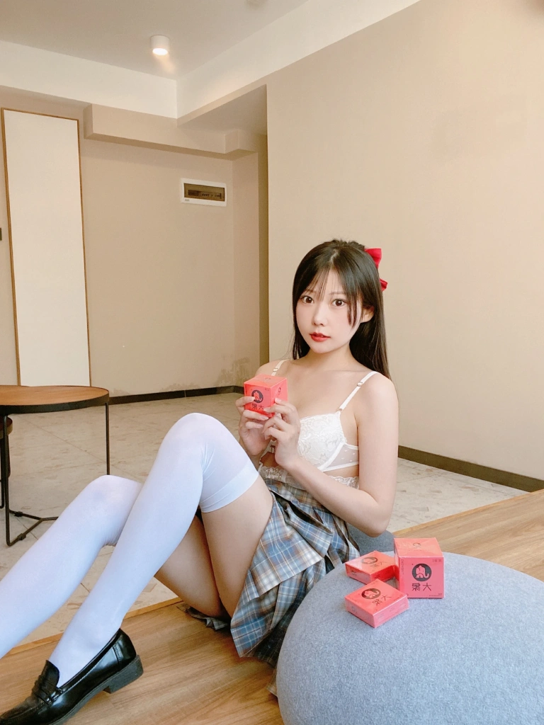 《大象JK格子裙》｜香草喵露露 · 30张写真