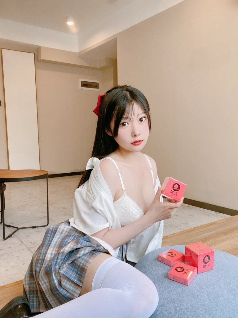 《大象JK格子裙》｜香草喵露露 · 30张写真