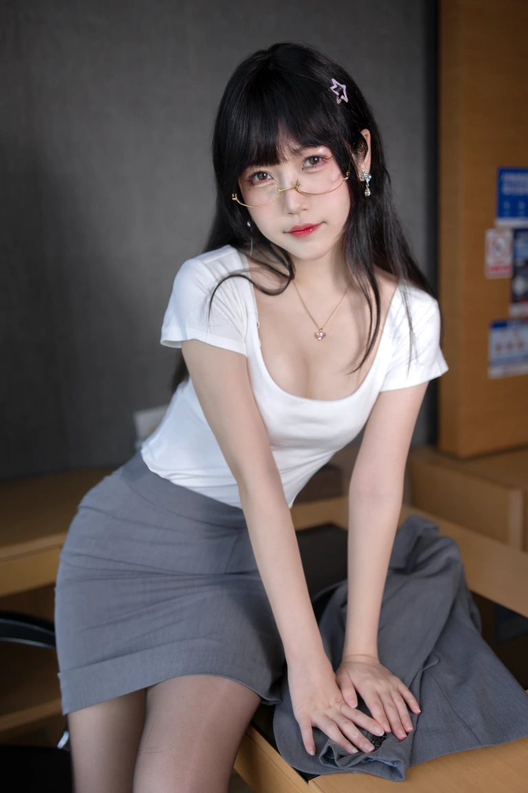 《OL 顶头上司》｜不呆猫 · 91张写真、1 个视频