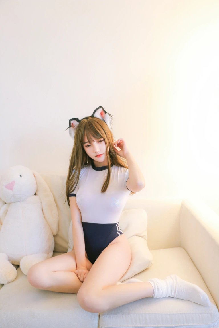 《体操服》｜过期米线线喵 · 16张写真