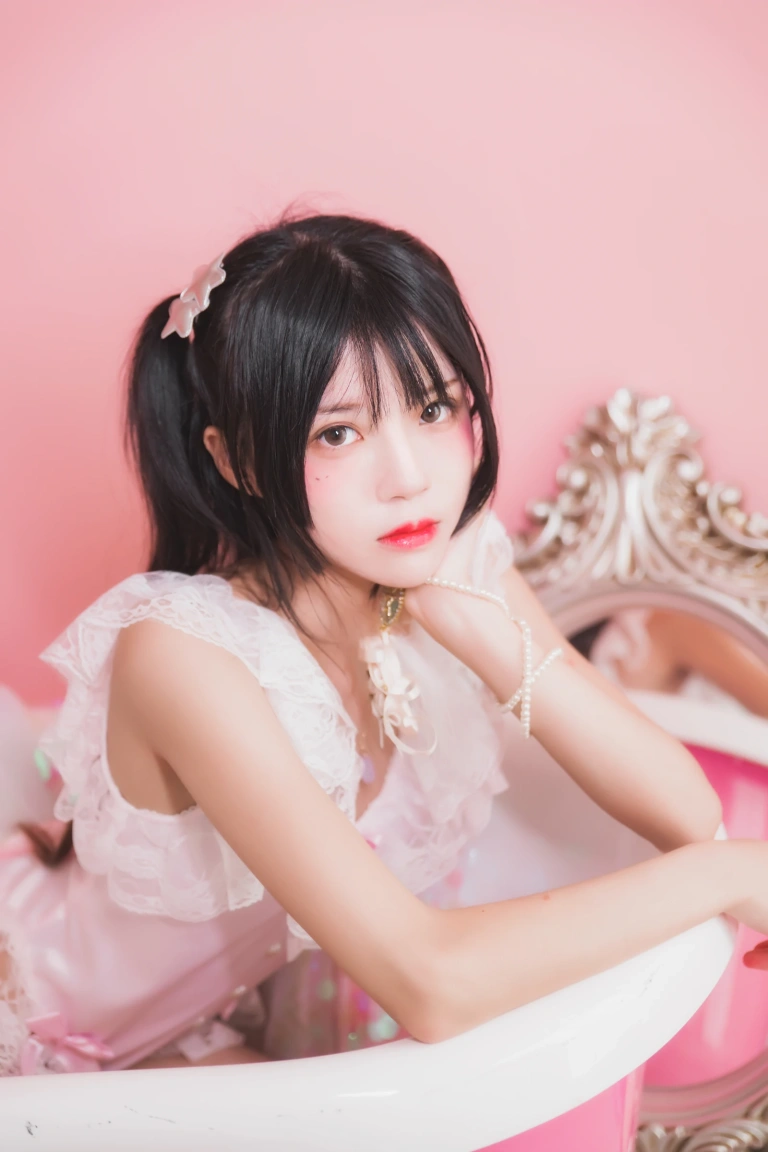 《冬眠 粉色浴缸》｜桜桃喵 · 57张写真