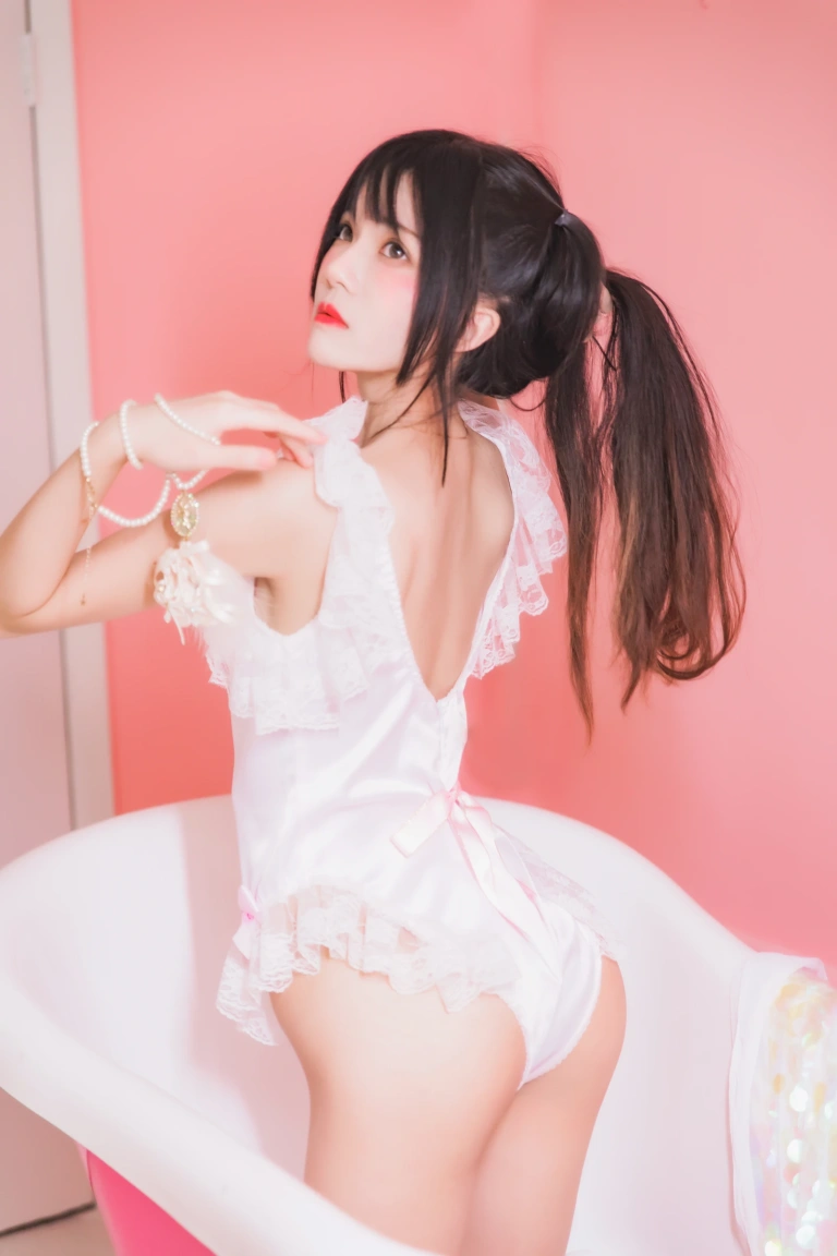 《冬眠 粉色浴缸》｜桜桃喵 · 57张写真