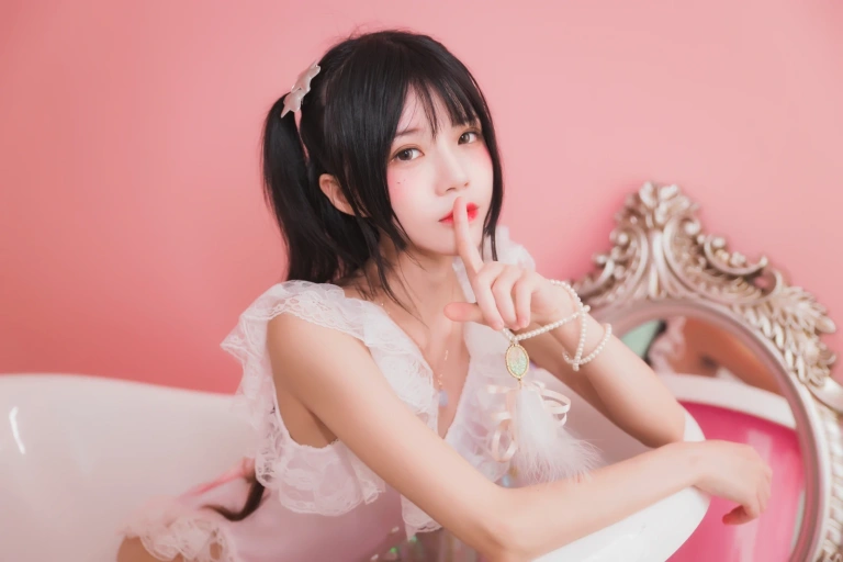 《冬眠 粉色浴缸》｜桜桃喵 · 57张写真